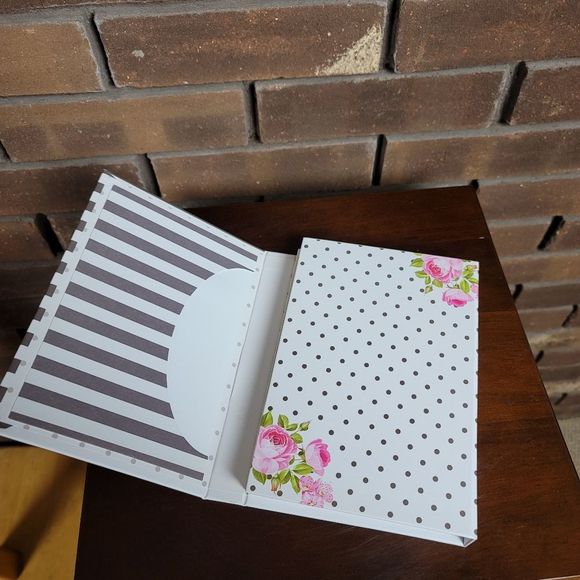 Young Living beauty school notebook kit with pen, cosmetic bag and headband - Picture 2 of 7